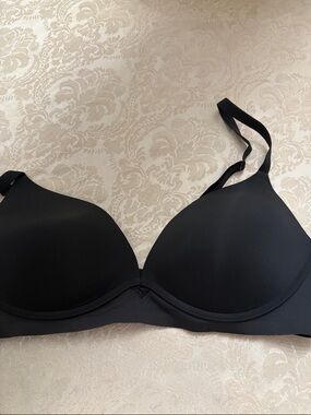 Maidenform Black Seamless Molded Bra